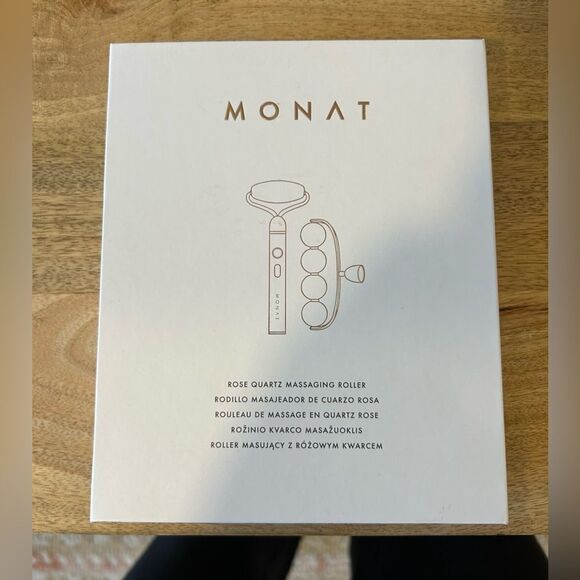 Monat Rose Quartz Massaging Roller - Picture 2 of 4